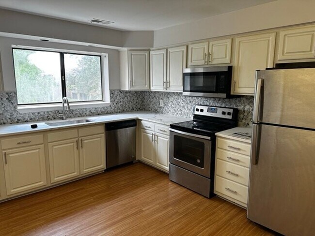 Foto del edificio - 3 Bedroom Condo in Southfield