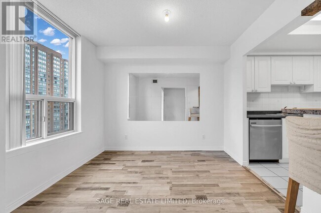 Photo du bâtiment - 135 Hillcrest Ave