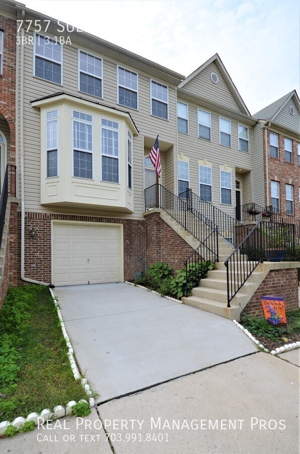 Building Photo - Beautiful TH in Island Creek of Alexandria!