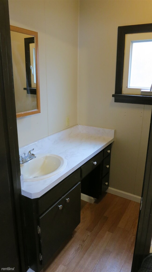 Foto del edificio - 3 br, 1.5 bath House - 2004 5th Avenue