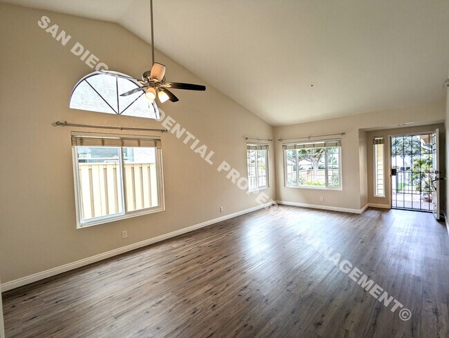 Building Photo - Beautiful Home on the Shadowridge Golf Course
