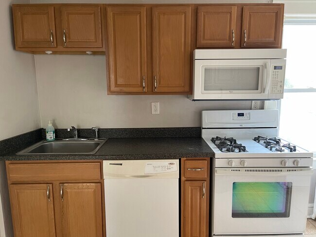Kitchen 1 - 35 Hill St