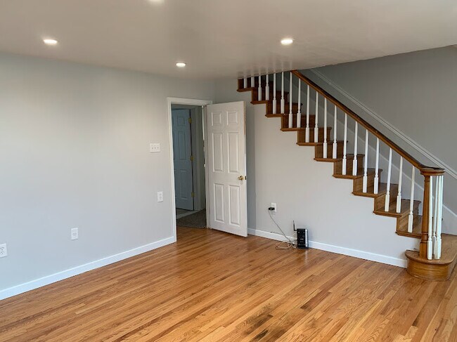 Amplia sala principal3 - 808 Lauber Rd