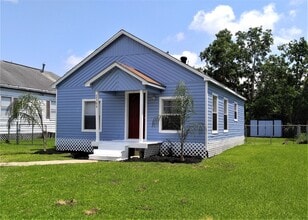 Building Photo - 2309 35th Ave N