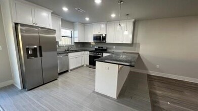 Building Photo - 202 Tricha Cir SW