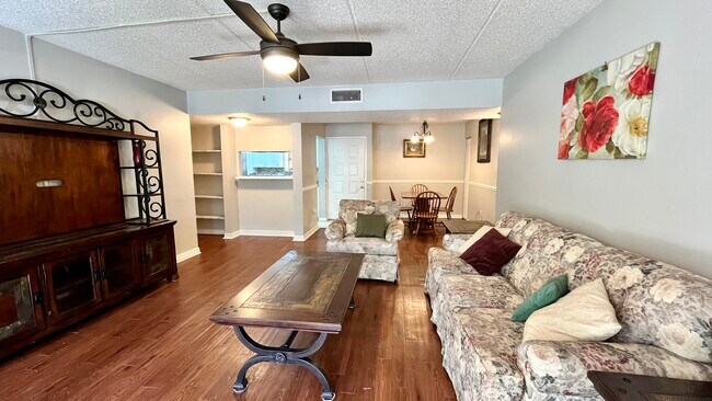 Sala de estar - 14115 Mossy Glen Ln