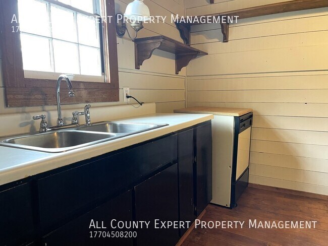Foto del edificio - Awesome Rustic Home near Lake Lanier