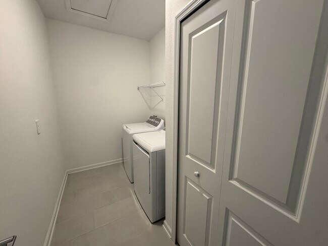 Foto del edificio - Rare find! Multi-Gen Home close to Lake No...