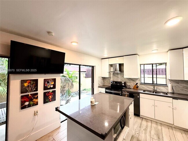 Foto del edificio - 20429 NE 10th Ct Rd