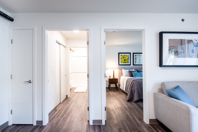 Foto del edificio - 1320 Everett Ct