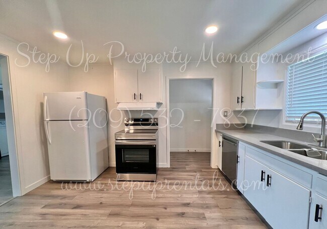 Foto del edificio - 12915 Mountain View Rd