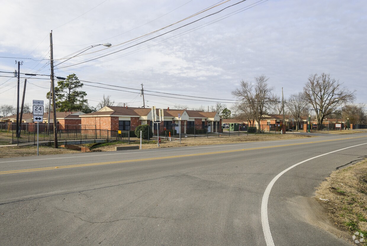 Primary Photo - 1291 W Dallas Ave