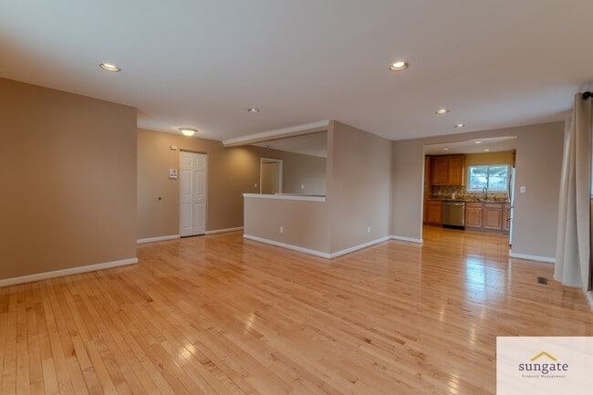 Building Photo - 3955 Setonhurst Rd