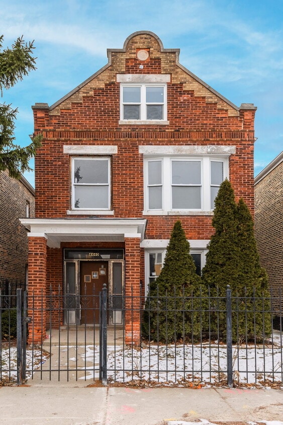 Primary Photo - 4440 S Campbell Ave