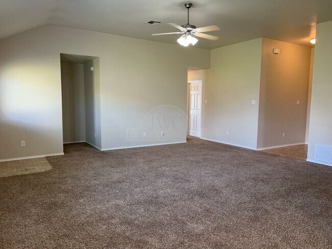 Building Photo - 309 Viola Dr