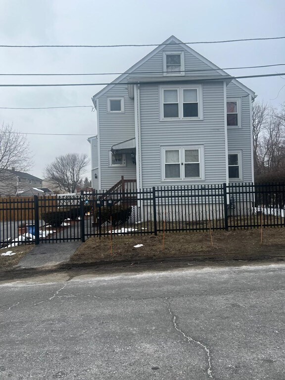 12 Curtis St Unit 1, Methuen, MA 01844 Room for Rent in Methuen, MA