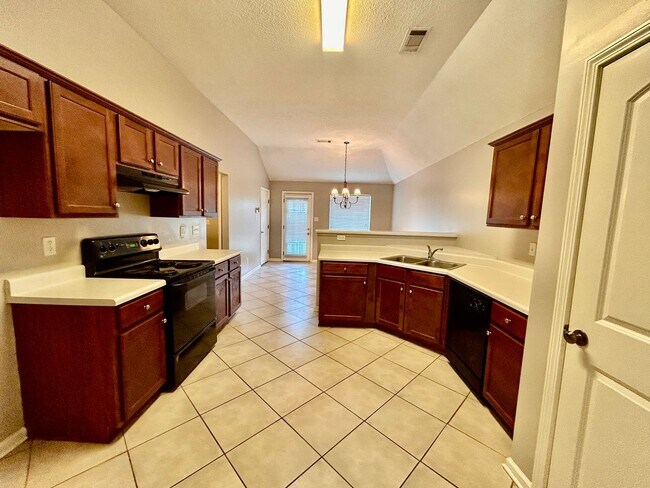 Foto del edificio - Beautiful 3 Bedroom, 2 Bath Home – Freshly...