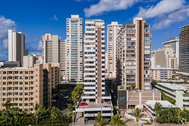 Building Photo - Ala Wai Town House