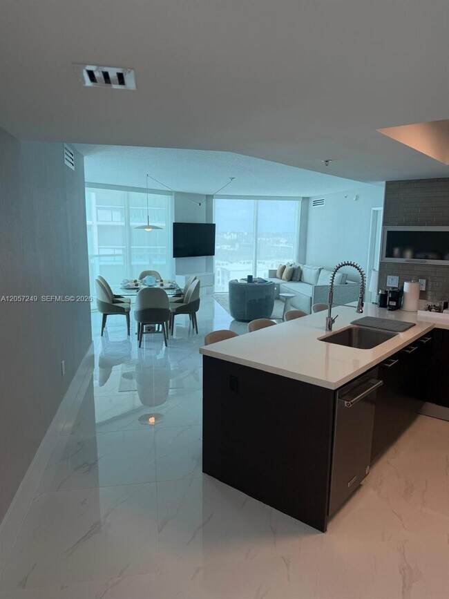 Foto del edificio - 250 Sunny Isles Blvd
