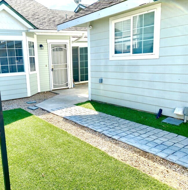Building Photo - Newly Refurbished Duplex in Downtown Templ...