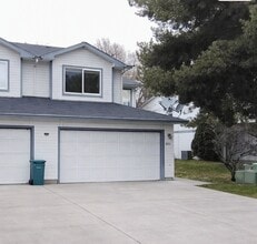 Building Photo - 865 Tumbleweed St