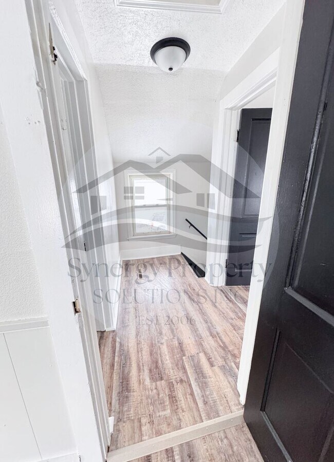 Foto del edificio - Crestline Home Available Now