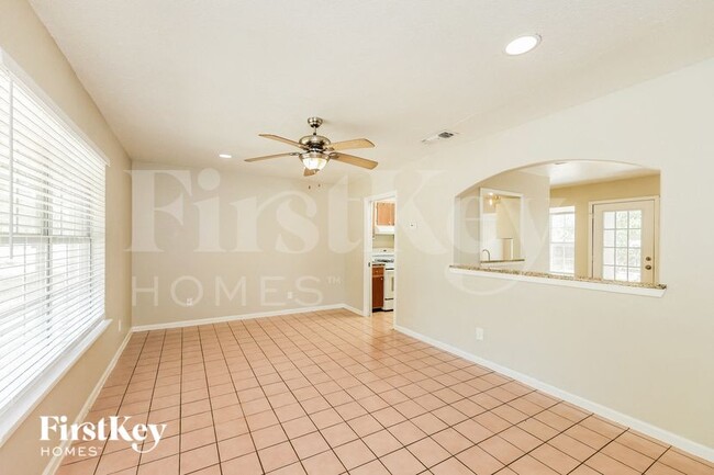 Building Photo - 523 Pinehurst Blvd