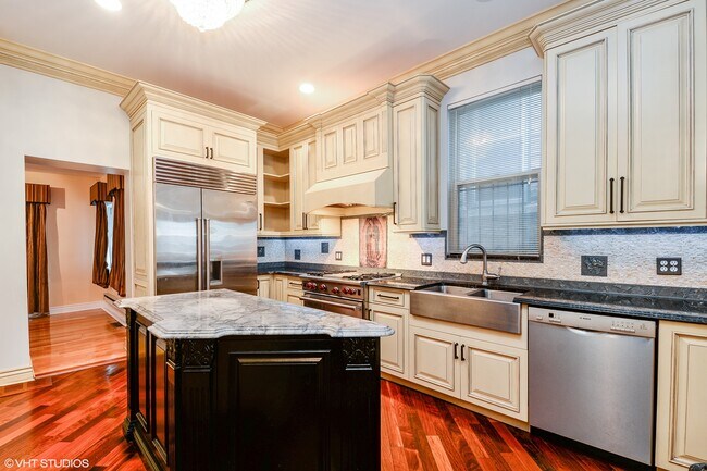 Kitchen - 1642 W Pierce Ave