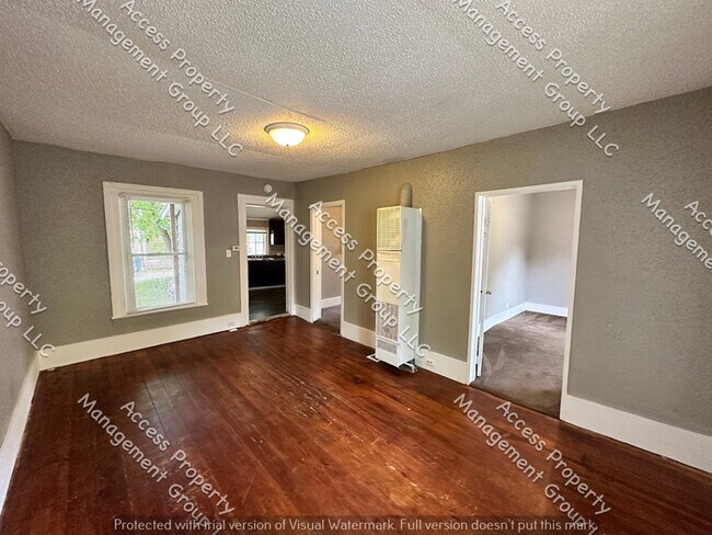 Building Photo - NW 2 Bedroom a few Blocks from Bridge St
