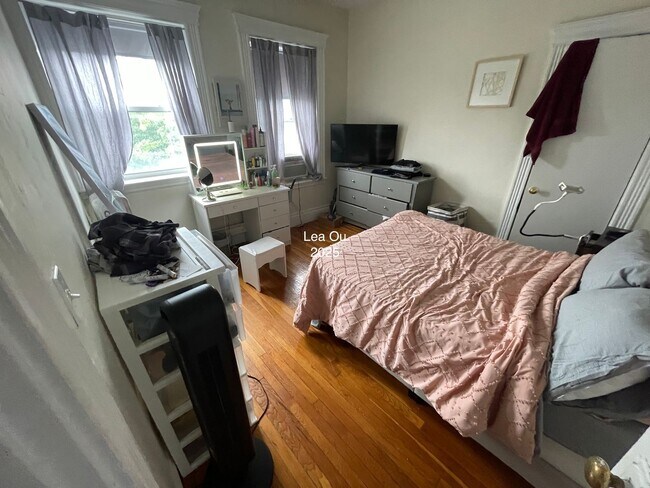 Building Photo - NO BROKER FEE! Available SEPT 1st in Allst...