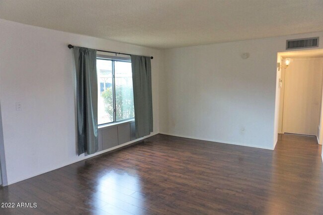 Building Photo - 4419 Plaza Vista