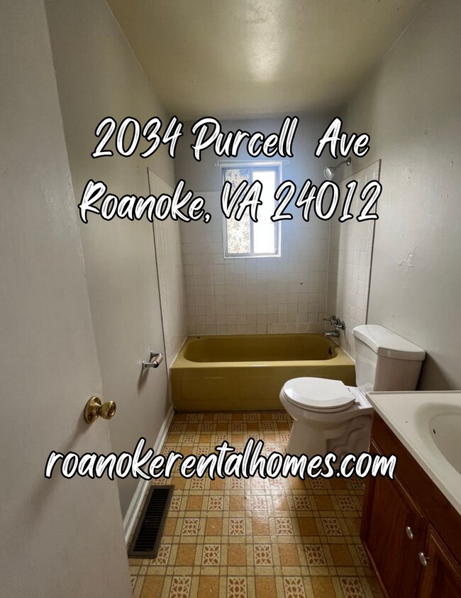 Foto del edificio - 2034-2036 Purcell Ave NE