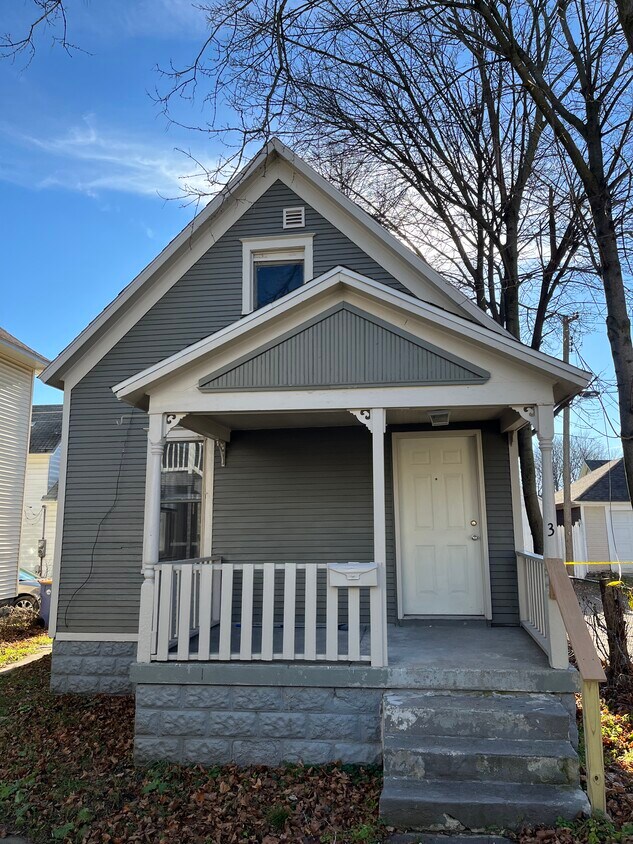 1006 Douglas St NW, Grand Rapids, MI 49504 House for Rent in Grand