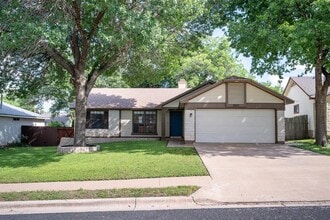 Building Photo - 1601 Primrose Trail