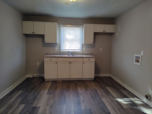 Foto del edificio - 418 Lincoln St SW