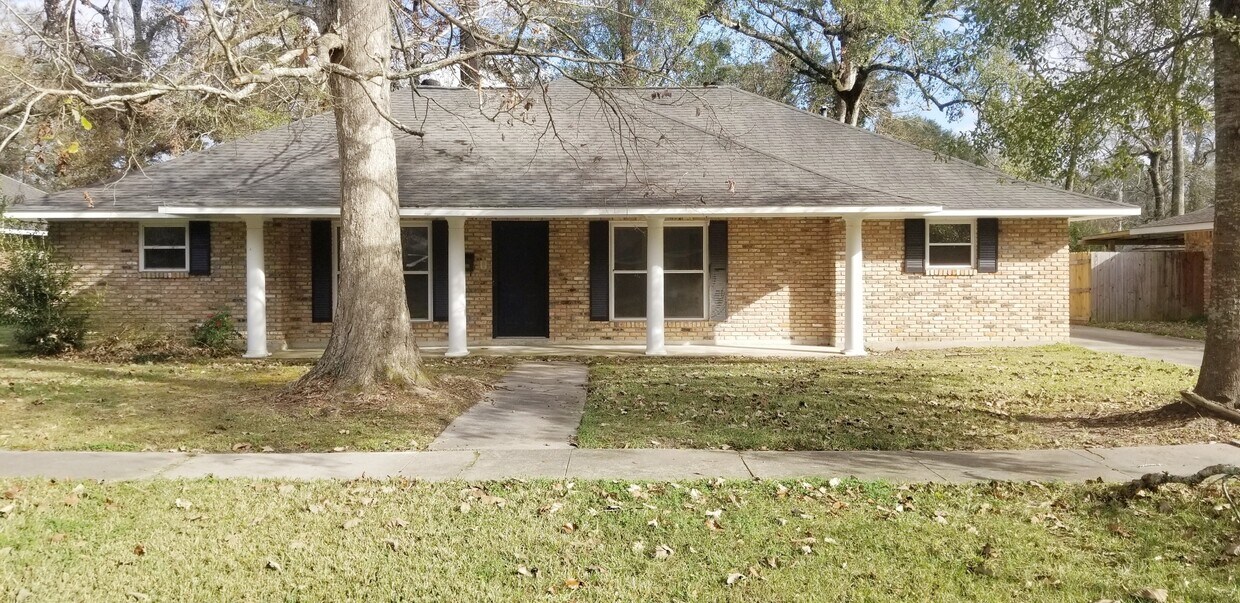 Primary Photo - 1440 Lansdowne Dr
