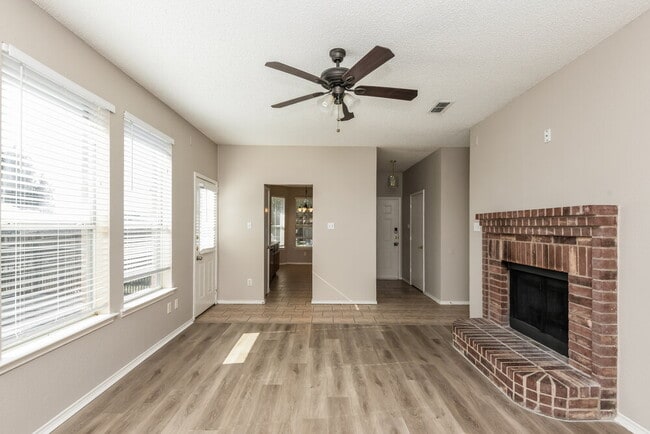 Foto del edificio - 6366 Rainwater Way