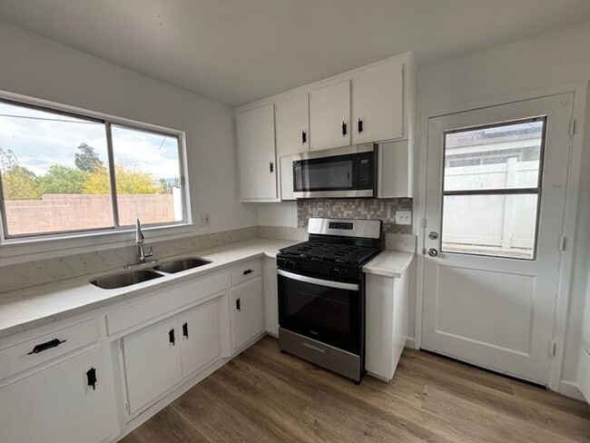 Building Photo - 1455 Laramie Ave