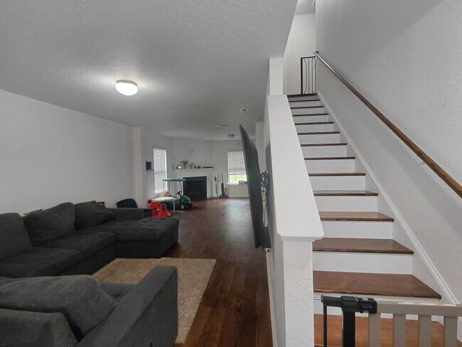 Building Photo - 836 Chariot Way