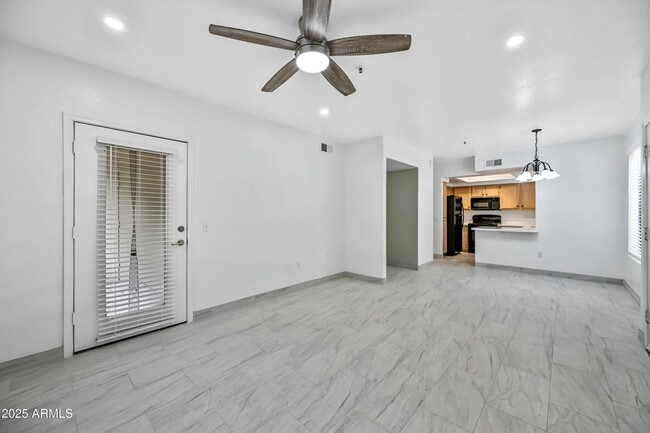 Foto del edificio - 4925 E Desert Cove Ave