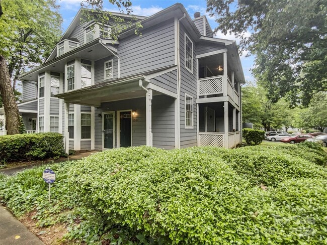 Foto del edificio - 6003 Treetop Ct