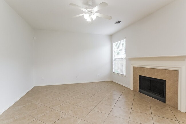 Building Photo - 17902 Scenic Oaks Dr