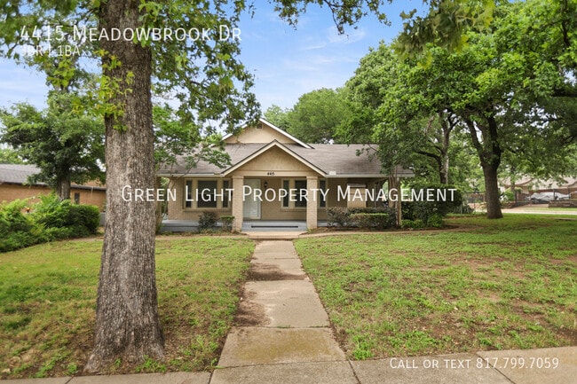 Building Photo - 4415 Meadowbrook Dr