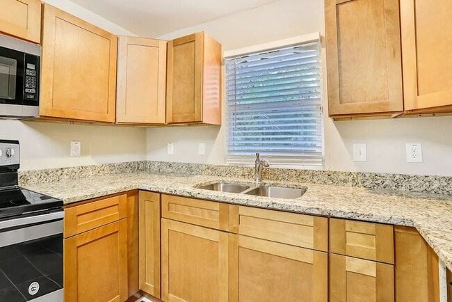 Foto del edificio - 2285 Headland Dr