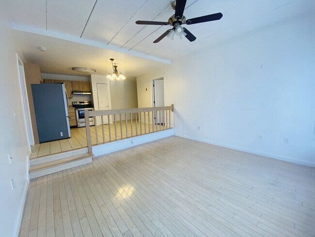 Building Photo - 160 Burkhall St