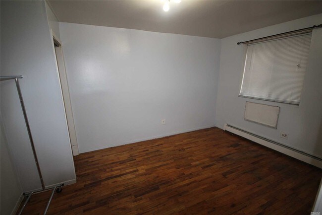 Foto del edificio - 164-40-164-77 77th Rd