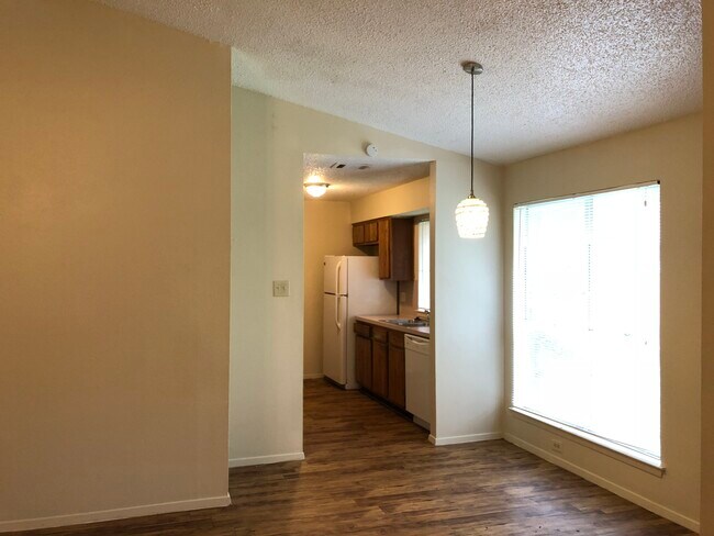 Foto del edificio - 4504 Dorsett Oaks Cir