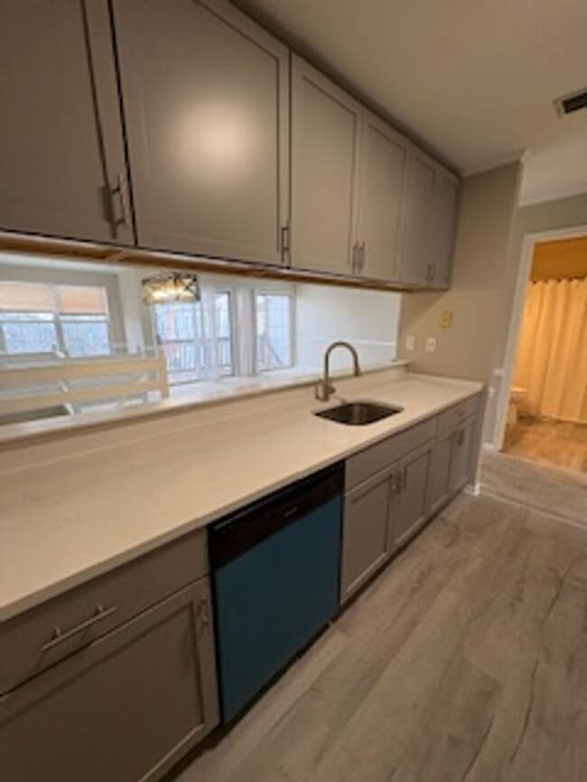 Building Photo - Freshly Renovated Norristown Rental — Bright, Modern & Move-In Ready on Quiet Northridge Drive