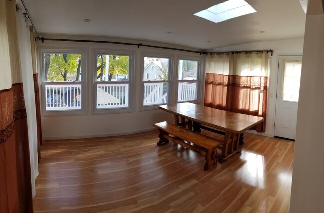 Building Photo - 655 Van Duzer St