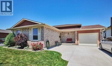 Building Photo - 63 Robert St